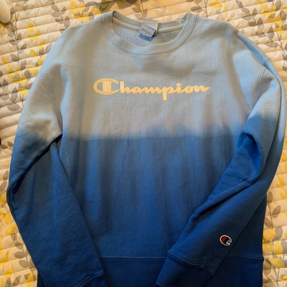 Women’s Champion cropped ombré tie dye sweatshirt.